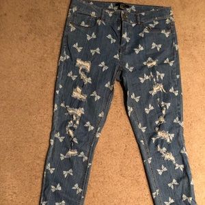 Design ripped Blue Jeans